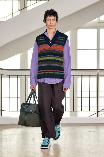 Look 25